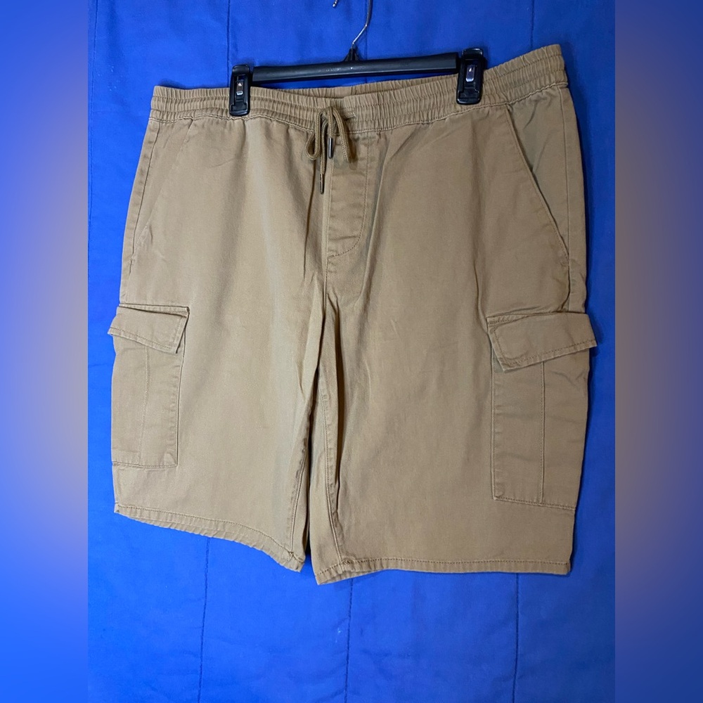 Men's Khaki Cargo Shorts